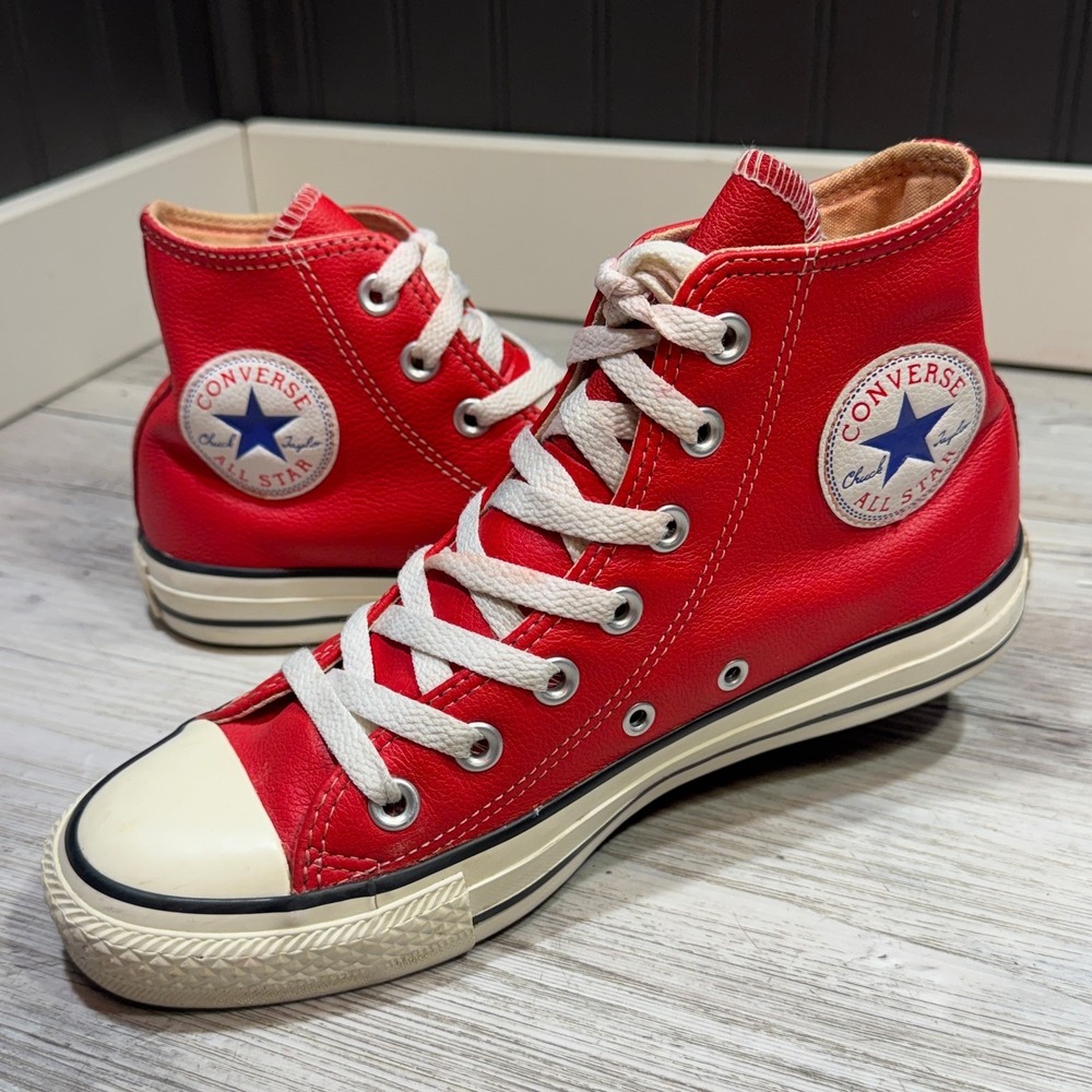 Converse Chuck Taylor All Star Hi Red Leather Women Sz 7 136579C